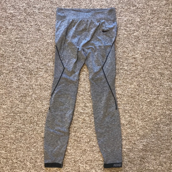 NikePro compression legging - Picture 1 of 4